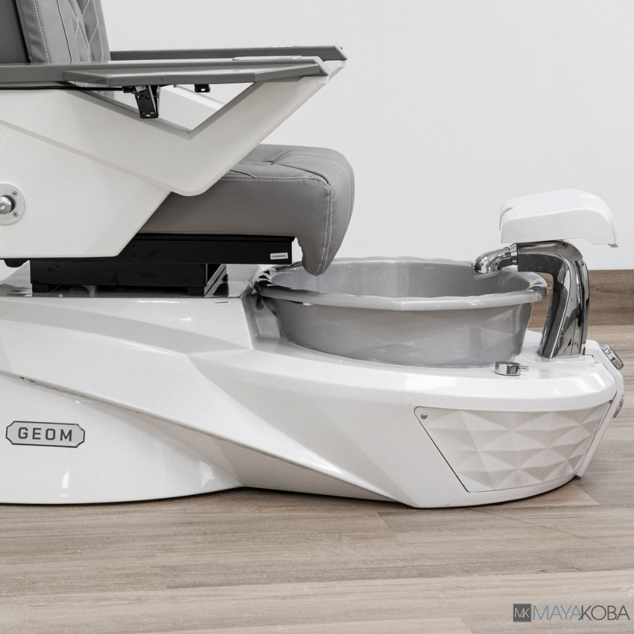 GEOM I PEDICURE SPA WITH FX CHAIR TOP