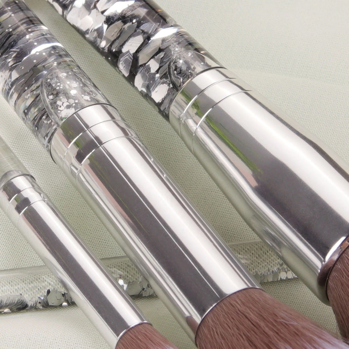 8 Pcs Stylish Silver Glitter Handle Makeup Brush Set