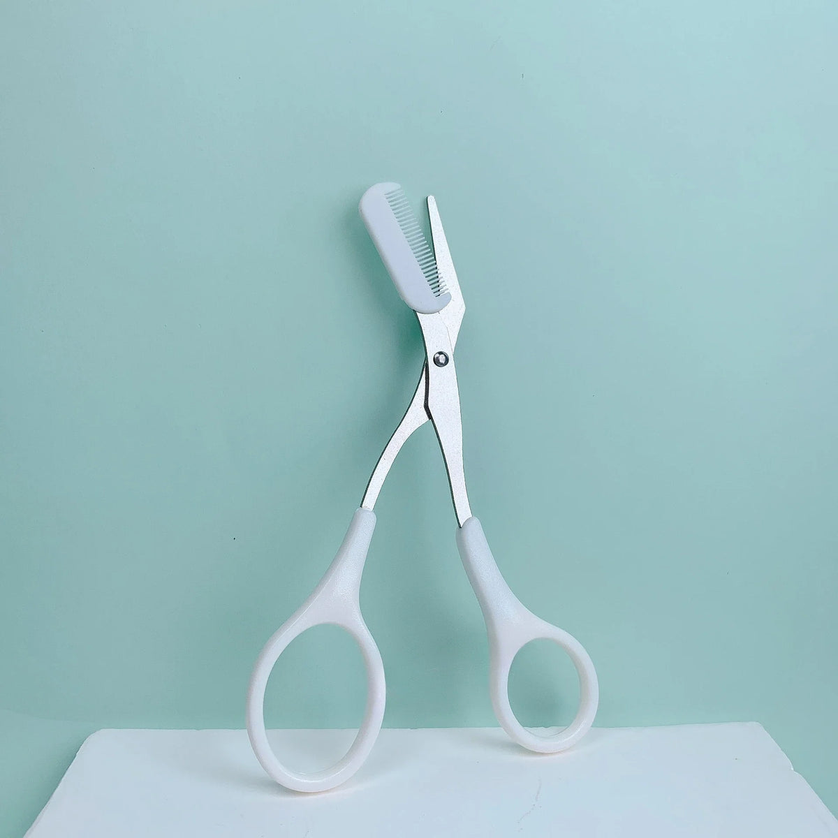 Eyebrow Razor Scissor Stainless Steel Safe Anti-scratch Trimmer for Beginners Crescent Sharp Beauty Tool Multi-color
