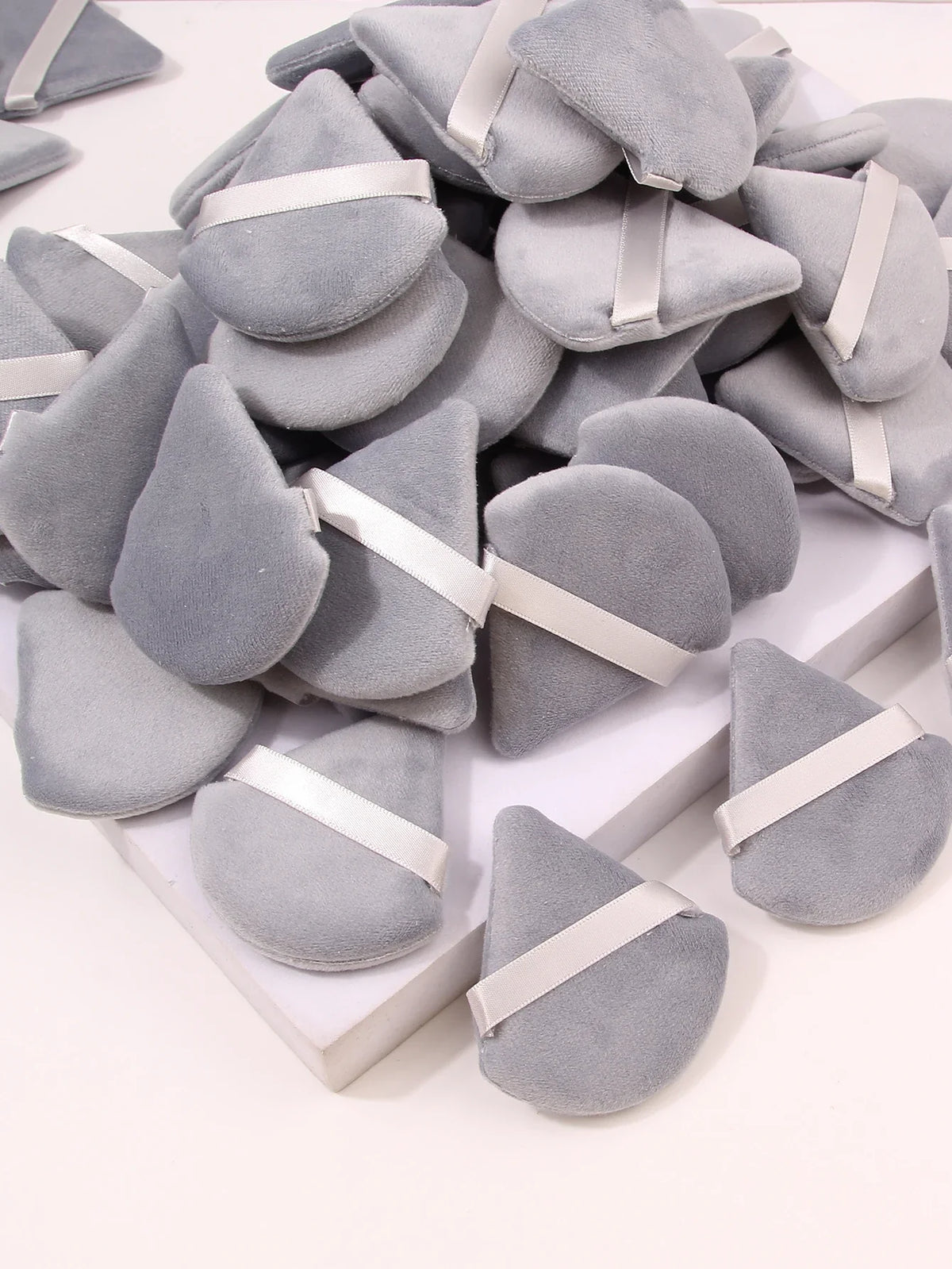 50Pcs Mixing colors randomly Triangle Powder Puff For Loose Powder Liquid Cosmetic Soft Plush Powder Puff Makeup Foundation Puff