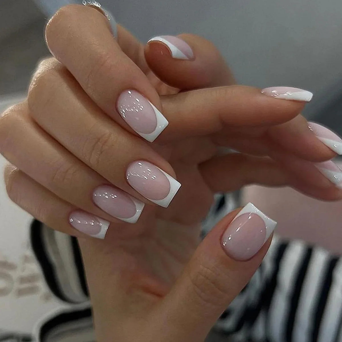 24Pcs Simple Square Head Fake Nail with Jelly Glue Pink White Gradient French Press on False Nails Short Full Cover Nail Tips