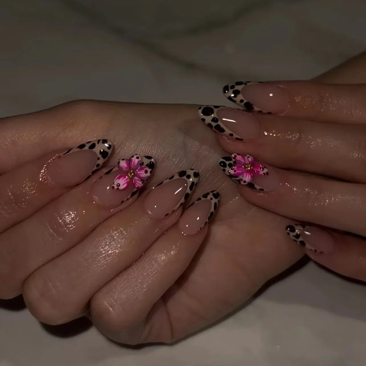 3D Bowknot Pearl Wearable Nail Art Fashion Leopard French Nude Almond Fake Nails Detachable Finished False Nails Press on Nails