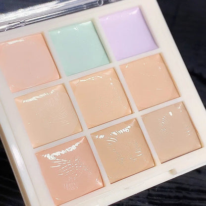 The 9-color concealer for freckles, acne marks, dark circles, and tear troughs brightens the skin tone. The 9-color concealer la