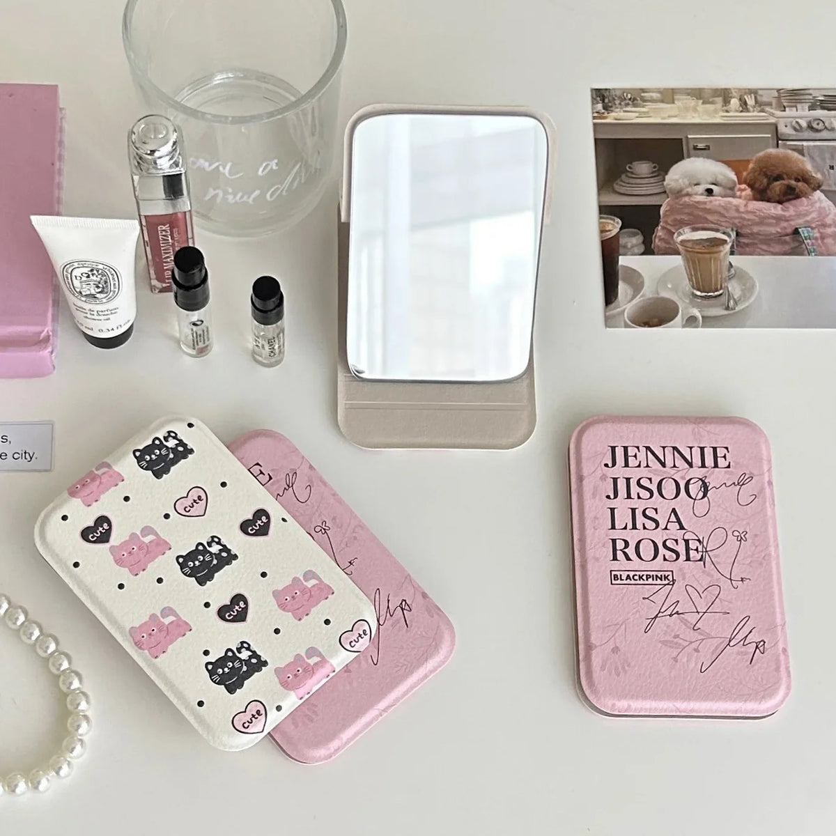 Folding makeup mirror, mini portable mirror, cute handheld makeup mirror, portable desktop dressing mirror, a gift for girls