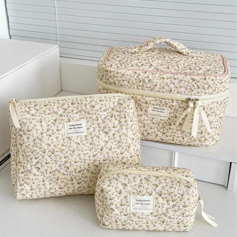Retro Women's Floral Print Cosmetic Bag Handbag Travel Organizer Cosmetic Storage Bag Large Capacity Quilted Bag Three-piece Set
