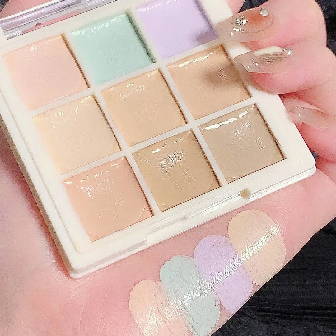The 9-color concealer for freckles, acne marks, dark circles, and tear troughs brightens the skin tone. The 9-color concealer la