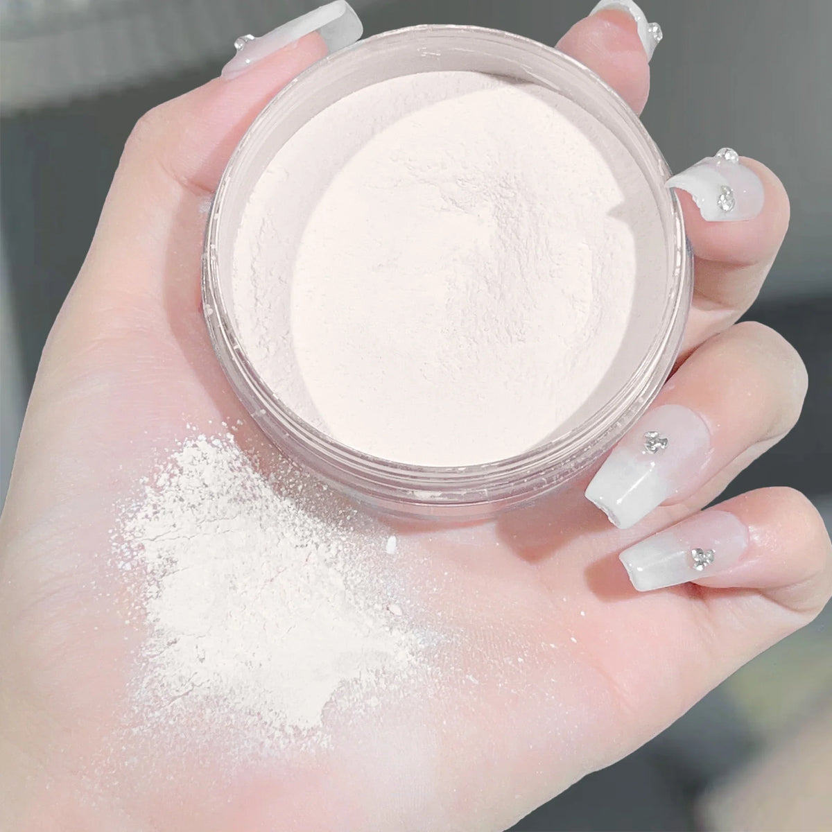 Light, flawless and transparent makeup setting powder,waterproof and easy to take off, natural makeup holding and setting powder