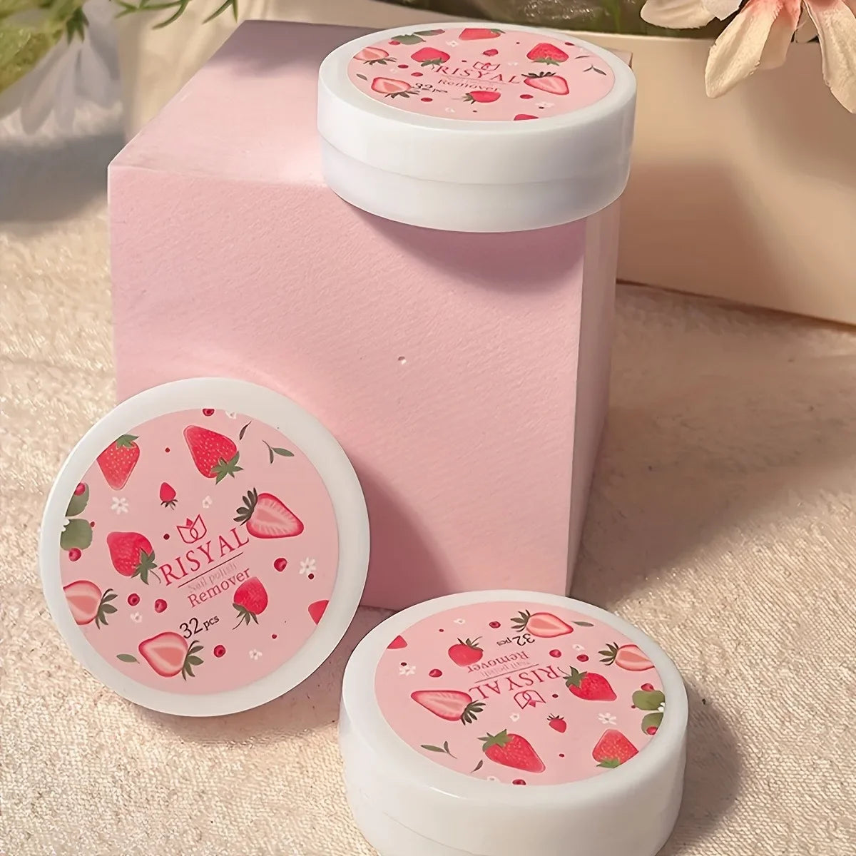 32pcs/Box Strawberry Nail Polish Remover Pads, Soft Absorbable Wipes for Easy Manicure & Pedicure Care