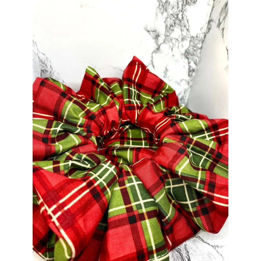 Red and Green Plaid Christmas Scrunch